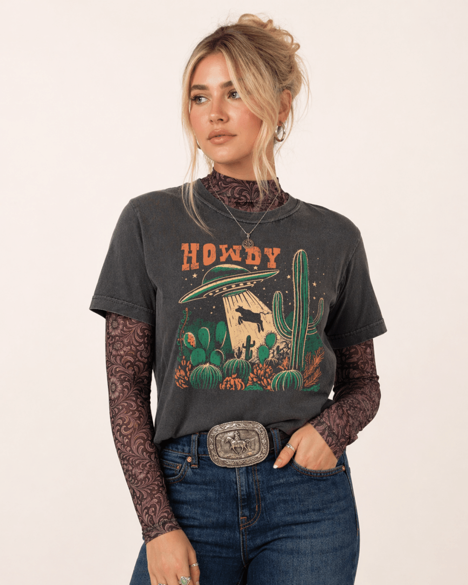 Desert Beam Howdy Graphic Tee in Pepper