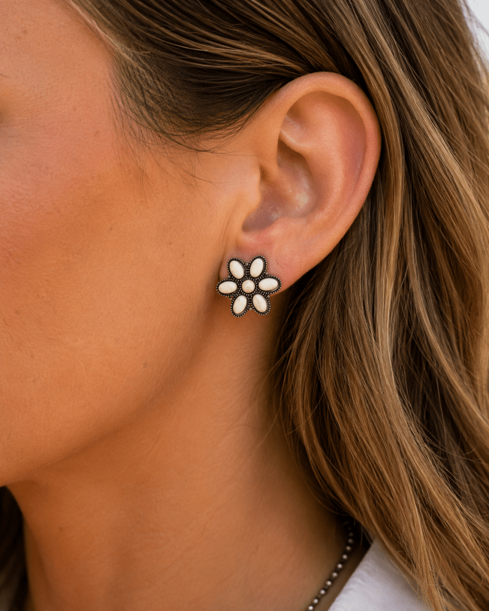 Desert Daisy Fashion Stud Earrings in White