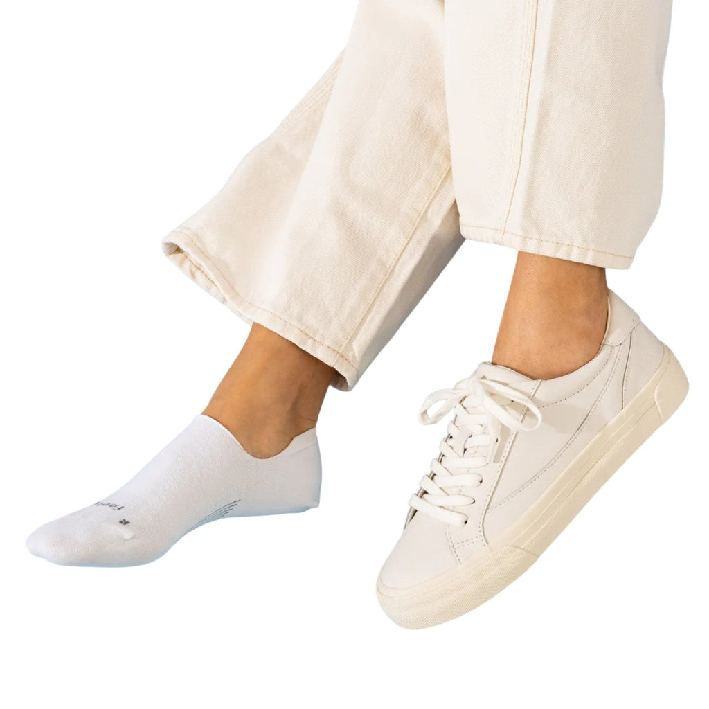 Feetures Everyday Ultra Light No Show Sock – Women's