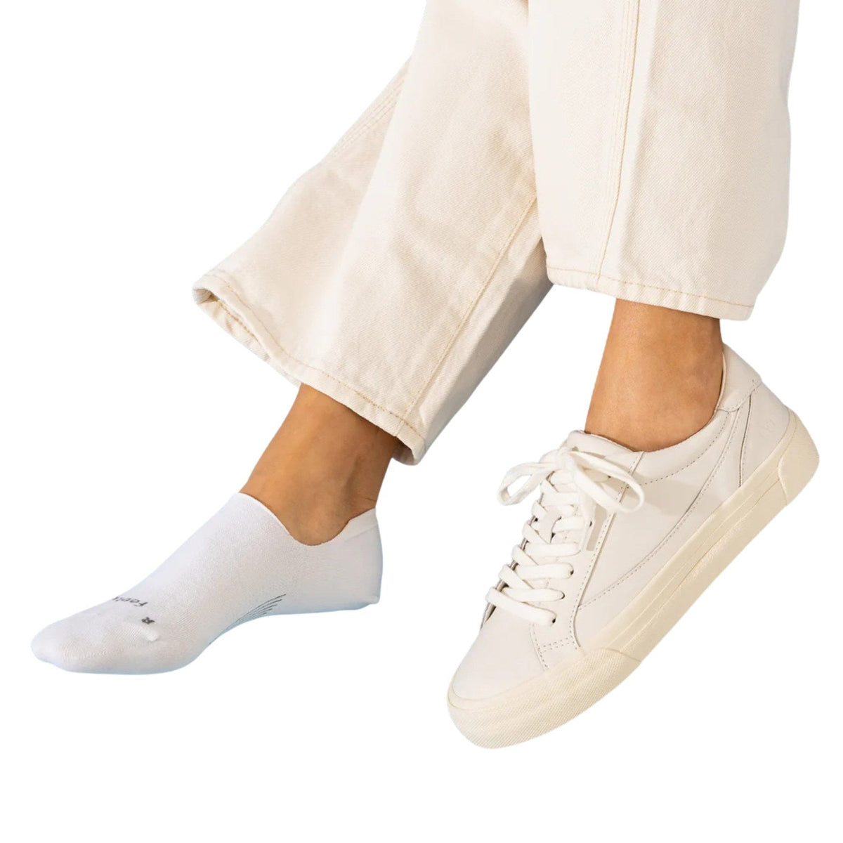 Feetures Everyday Ultra Light No Show Sock – Women's
