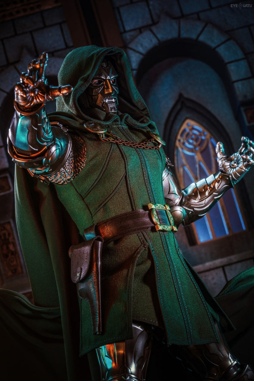 READY🔥Hot Toys CMS022B CMS022 Marvel Comics 1/6th Scale Doctor Doom Collectible Figure Special Edition