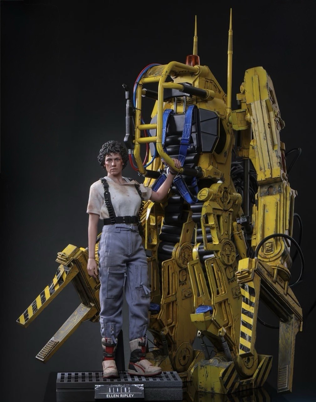 Preorder🔥Hot Toys MMS923 Aliens Ellen Ripley and Power Loader 1/6th scale Collectible Set