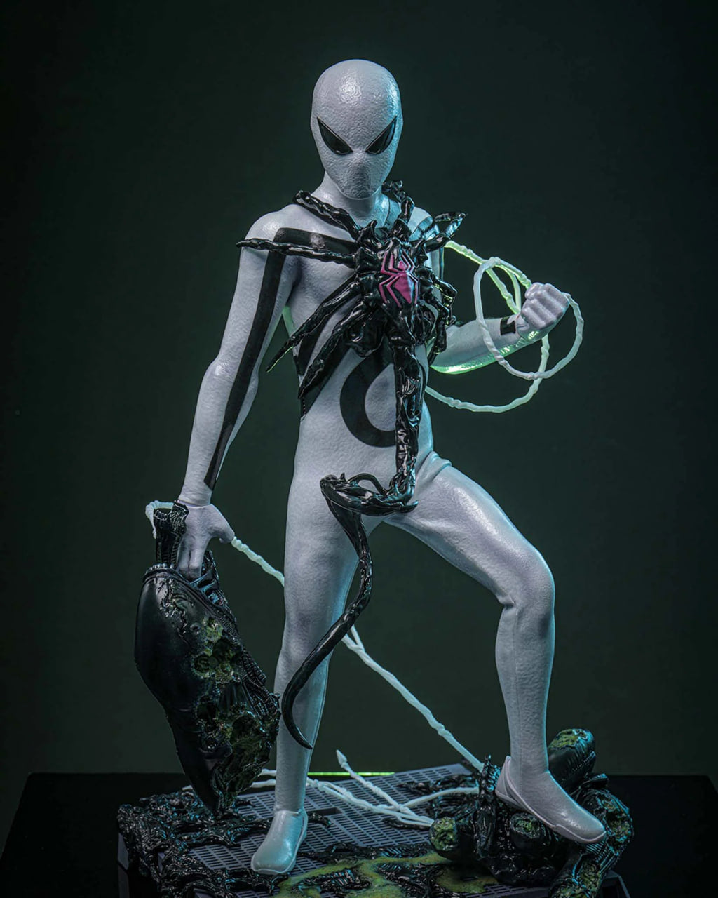 READY🔥Hot Toys CMS027 Aliens Vs. Avengers 1/6th scale Miles Morales (Aliens Vs. Avengers Suit) Collectible Figure [Hot Toys Exclusive]