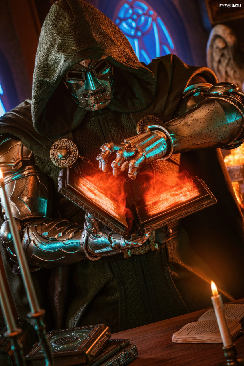 READY🔥Hot Toys CMS022B CMS022 Marvel Comics 1/6th Scale Doctor Doom Collectible Figure Special Edition