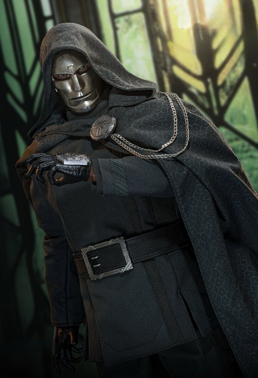 READY🔥Hot Toys MMS902 Avengers: Doomsday Victor Von Doom [Hot Toys Exclusive] 1/6th scale Collectible Figure