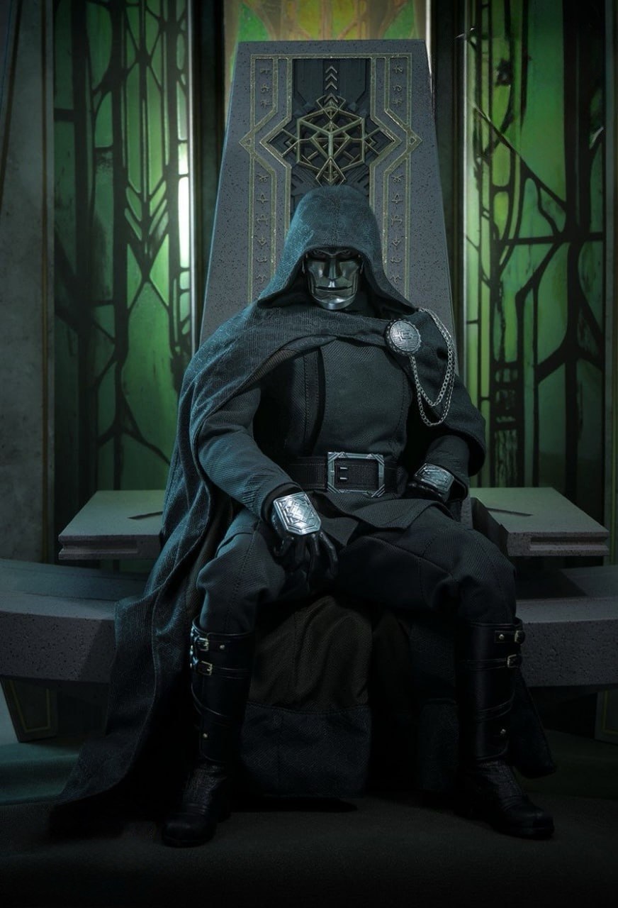 READY🔥Hot Toys MMS902 Avengers: Doomsday Victor Von Doom [Hot Toys Exclusive] 1/6th scale Collectible Figure