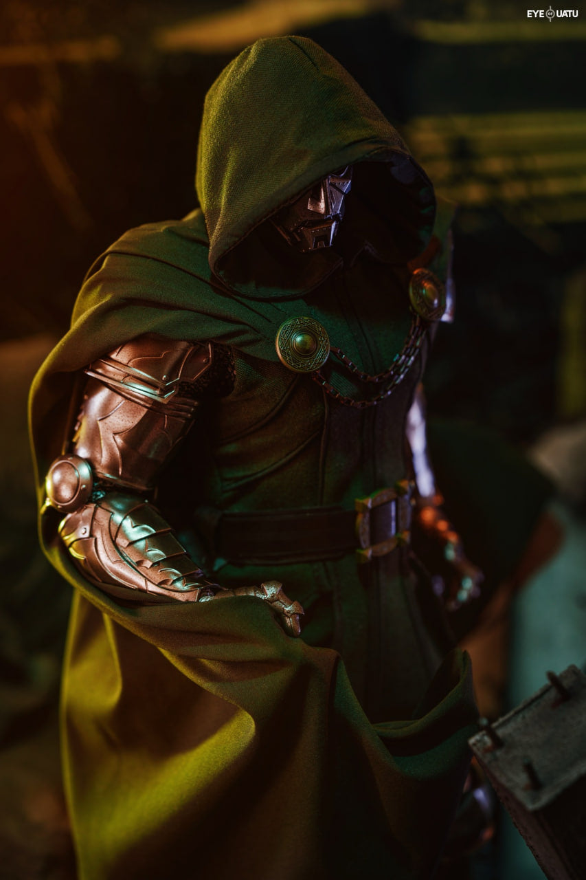 READY🔥Hot Toys CMS022B CMS022 Marvel Comics 1/6th Scale Doctor Doom Collectible Figure Special Edition