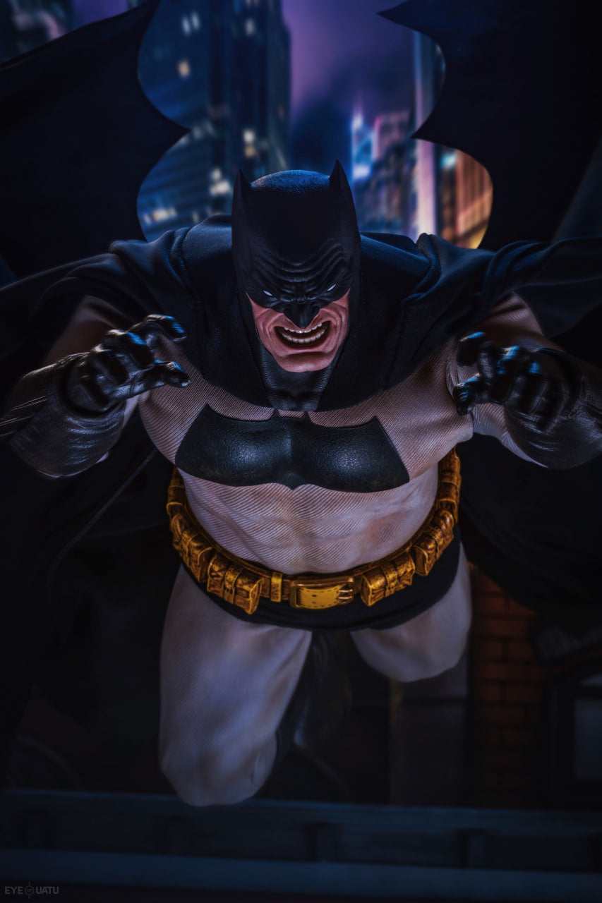 READY🔥Hot Toys CMS024 DC Comic Batman The Dark Knight Returns Batman 1/6 Scale Collectible Figure