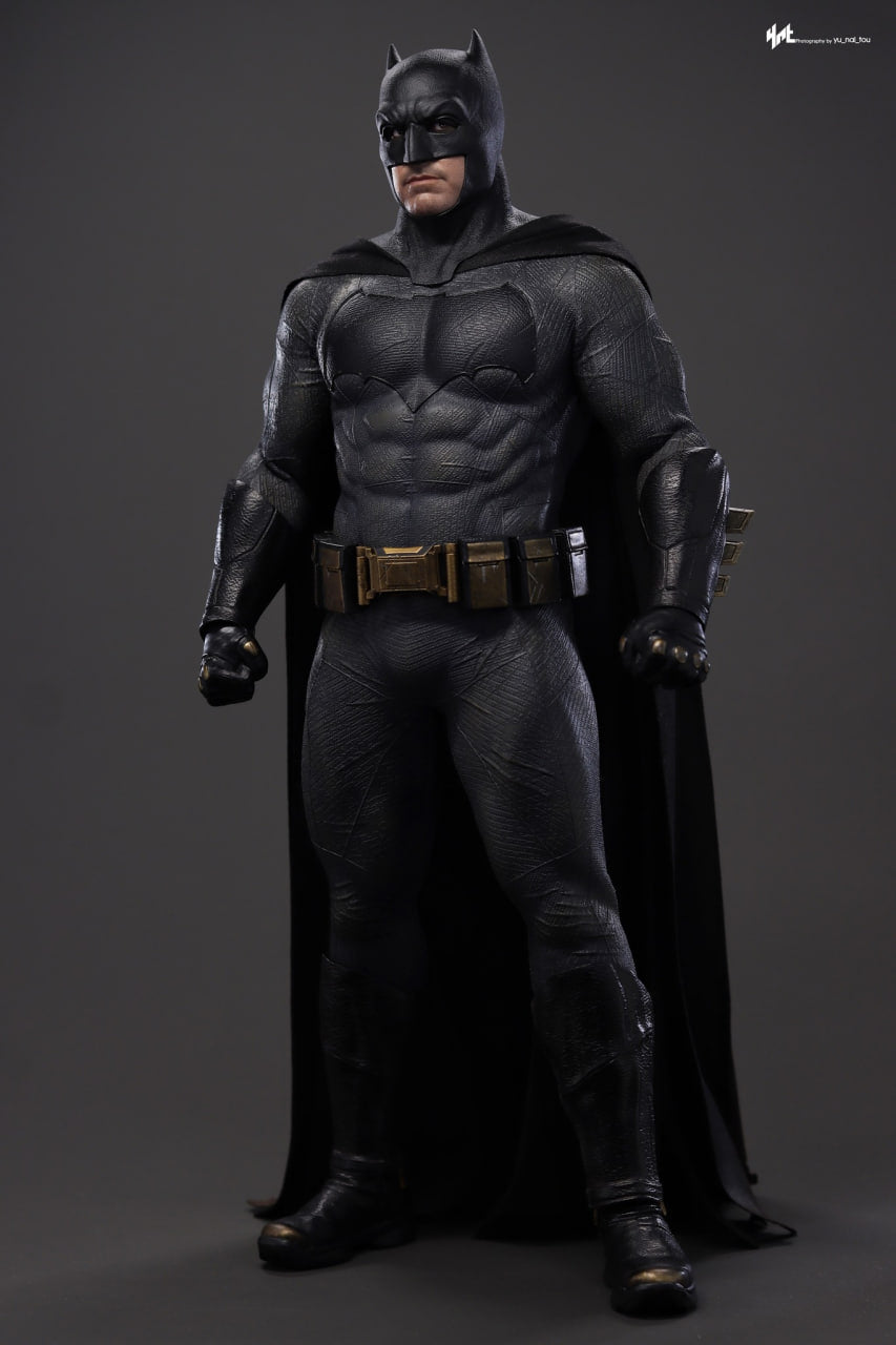 READY🔥Hot Toys MMS731 Batman v Superman: Dawn of Justice - 1/6th scale Batman (2.0) Collectible Figure (Regular Version)