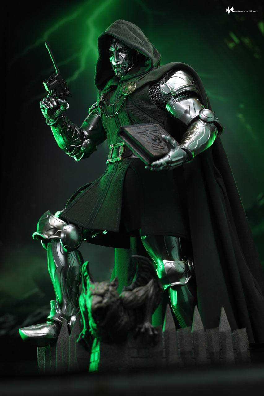 READY🔥Hot Toys CMS022B CMS022 Marvel Comics 1/6th Scale Doctor Doom Collectible Figure Special Edition