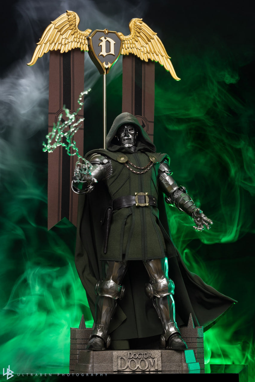 READY🔥Hot Toys CMS022B CMS022 Marvel Comics 1/6th Scale Doctor Doom Collectible Figure Special Edition