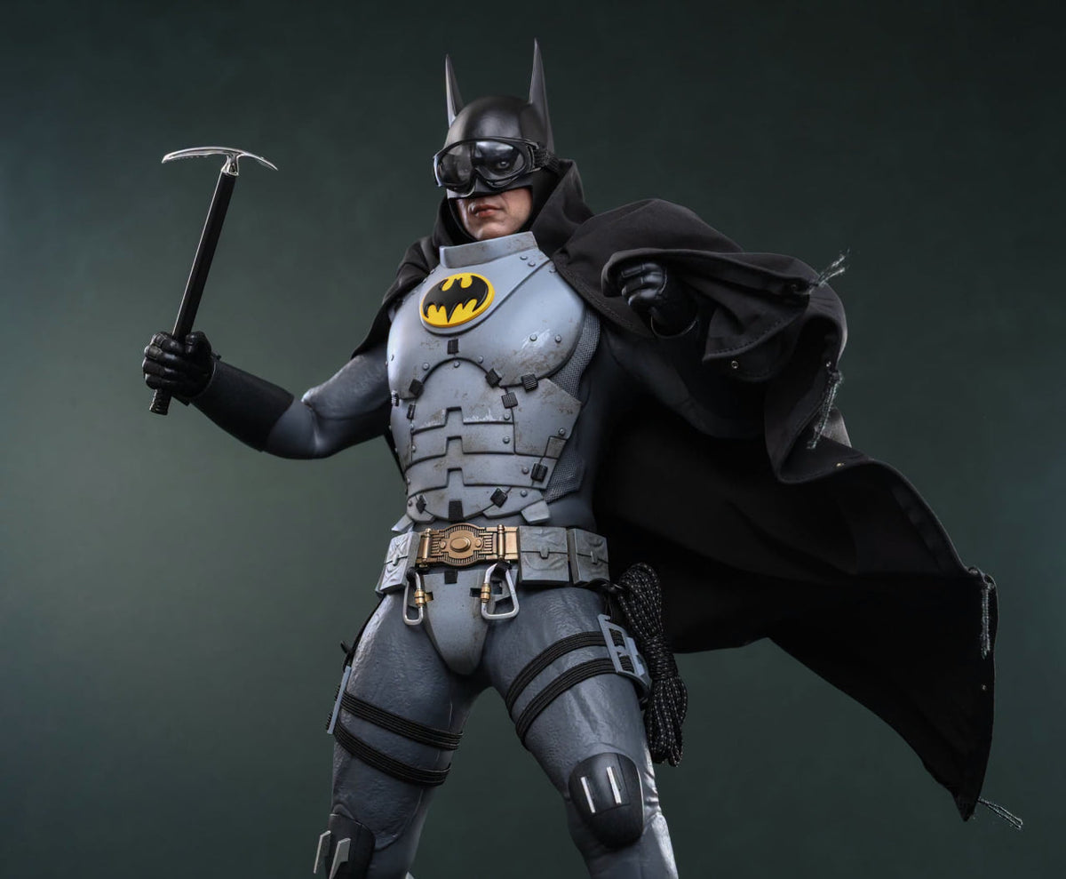 READY🔥Hot Toys MMS897 The Flash - Batman (Arctic Suit) 1/6th Collectible Figure [Hot Toys Exclusive]