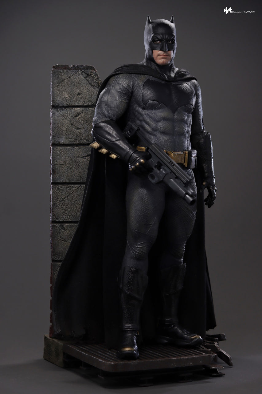 READY🔥Hot Toys MMS731 Batman v Superman: Dawn of Justice - 1/6th scale Batman (2.0) Collectible Figure (Regular Version)