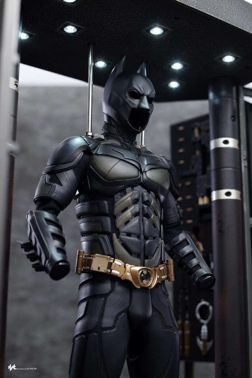 READY🔥Hot Toys MMS750 Batman The Dark Knight - 1/6th scale Batman Armory with Bruce Wayne (2.0) Collectible Set