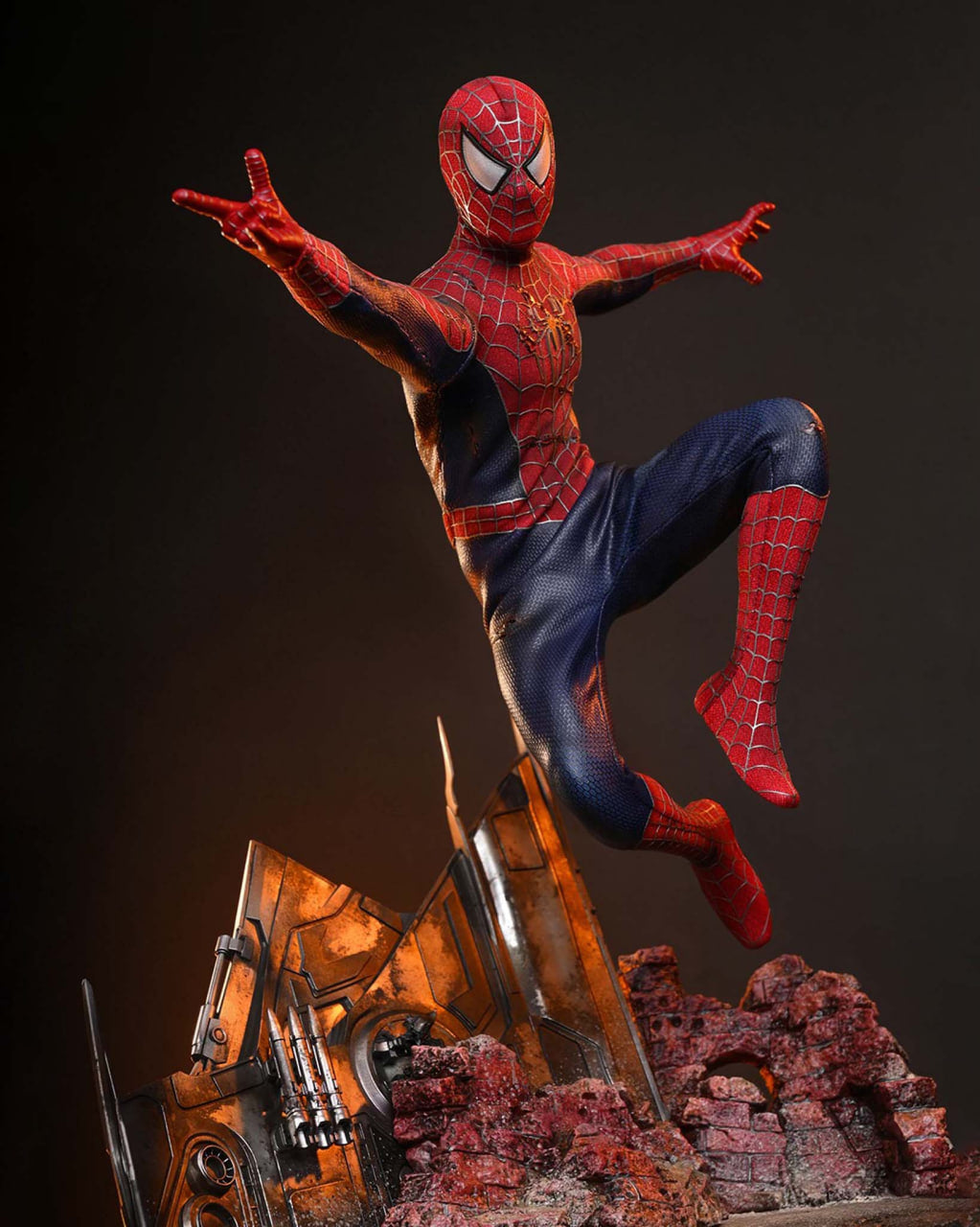 Preorder🔥Hot Toys MMS859 Spider-Man 1/6th scale Spider-Man (Battle Damaged Version) Collectible Figure