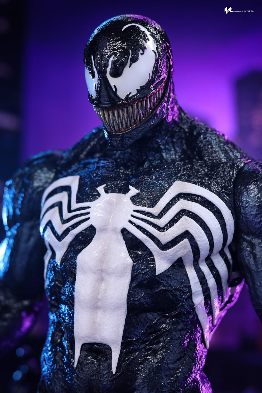 READY🔥Hot Toys CMS023 Marvel Comics Venom 1/6th Scale Collectible Figure