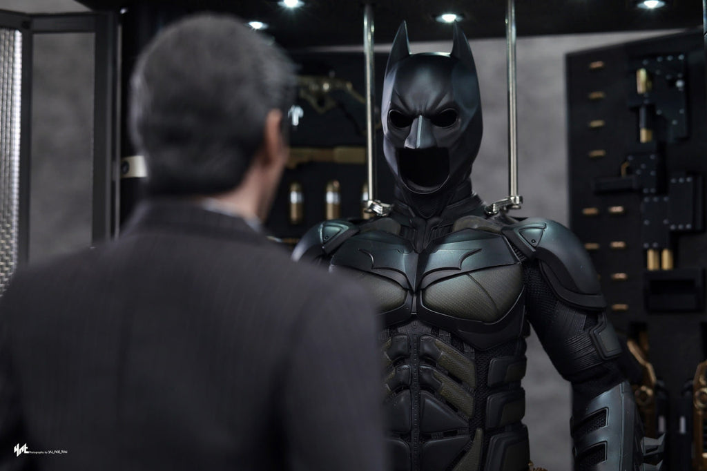READY🔥Hot Toys MMS750 Batman The Dark Knight - 1/6th scale Batman Armory with Bruce Wayne (2.0) Collectible Set