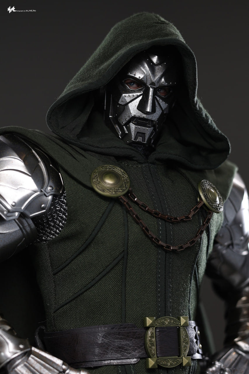 READY🔥Hot Toys CMS022B CMS022 Marvel Comics 1/6th Scale Doctor Doom Collectible Figure Special Edition