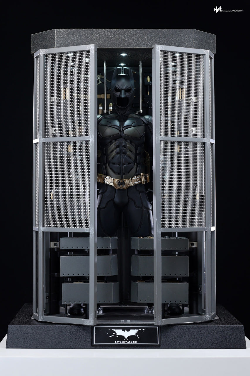 READY🔥Hot Toys MMS750 Batman The Dark Knight - 1/6th scale Batman Armory with Bruce Wayne (2.0) Collectible Set