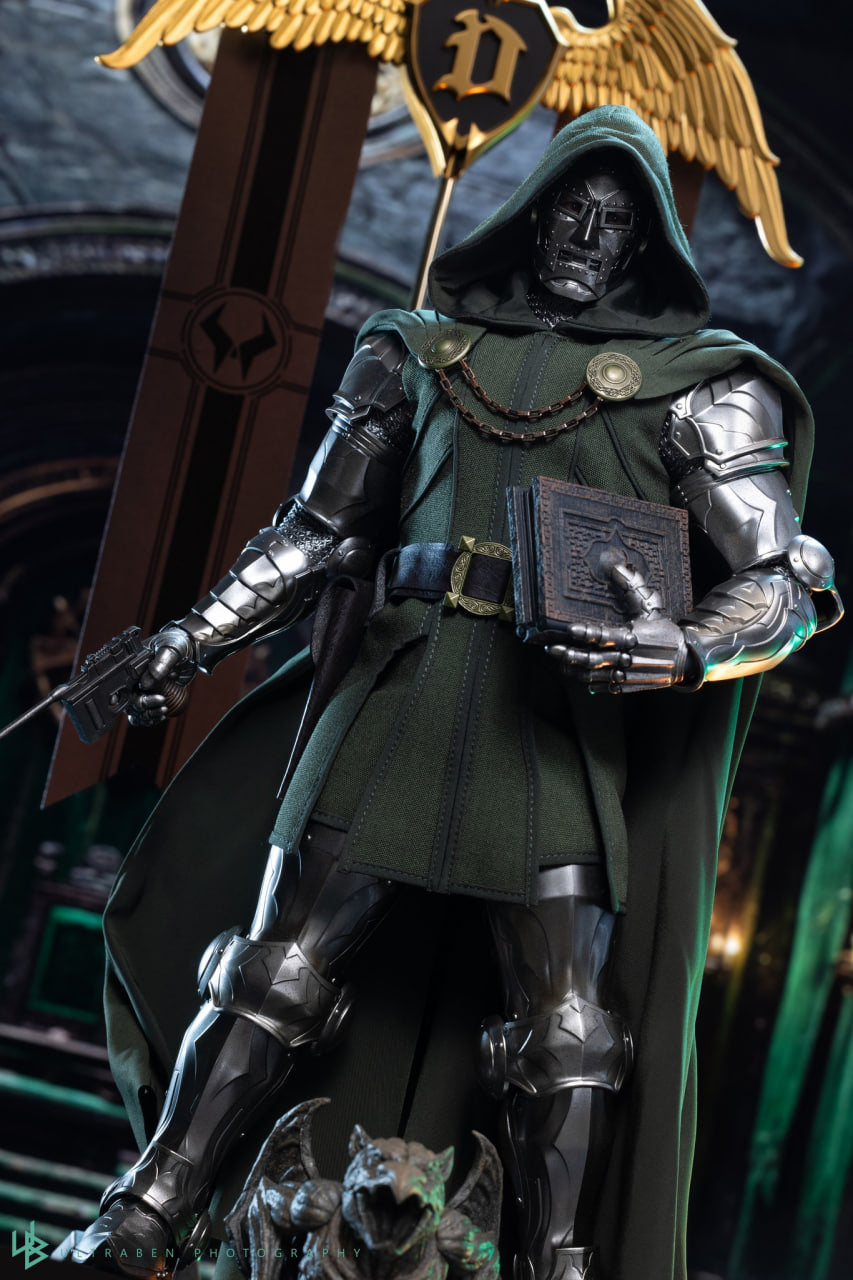 READY🔥Hot Toys CMS022B CMS022 Marvel Comics 1/6th Scale Doctor Doom Collectible Figure Special Edition