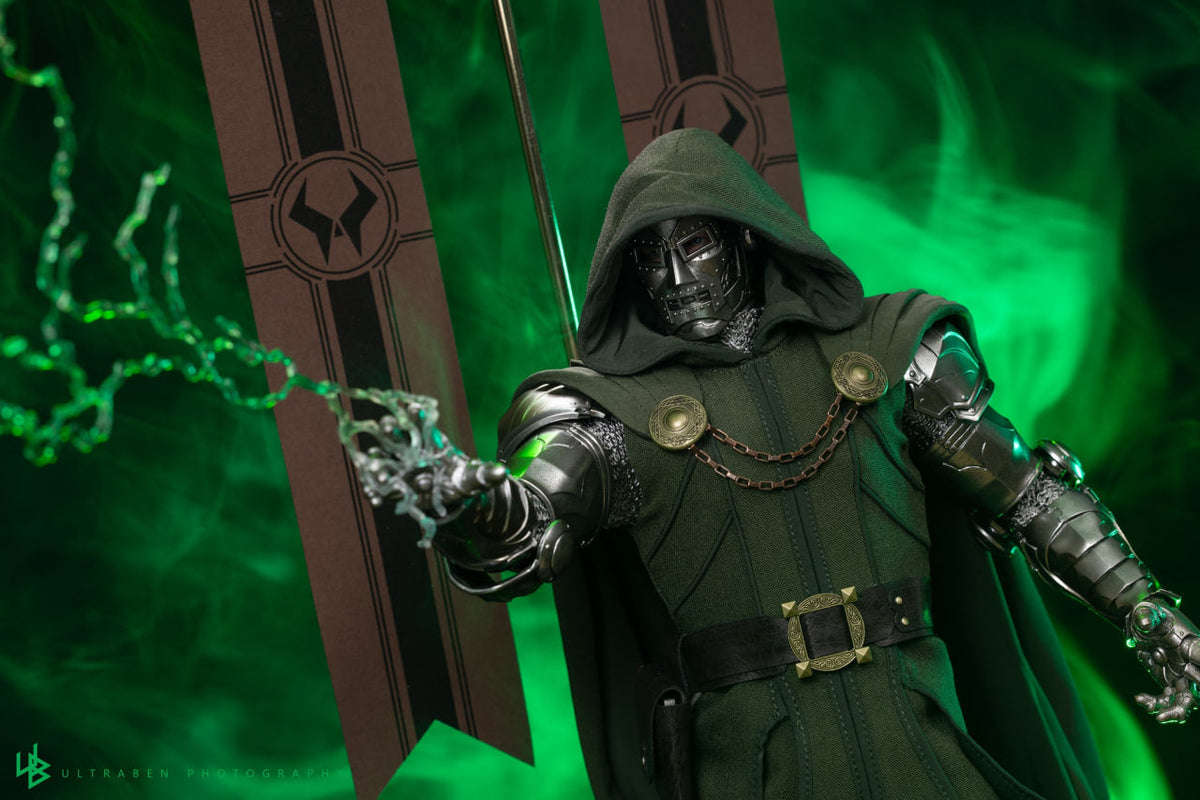 READY🔥Hot Toys CMS022B CMS022 Marvel Comics 1/6th Scale Doctor Doom Collectible Figure Special Edition