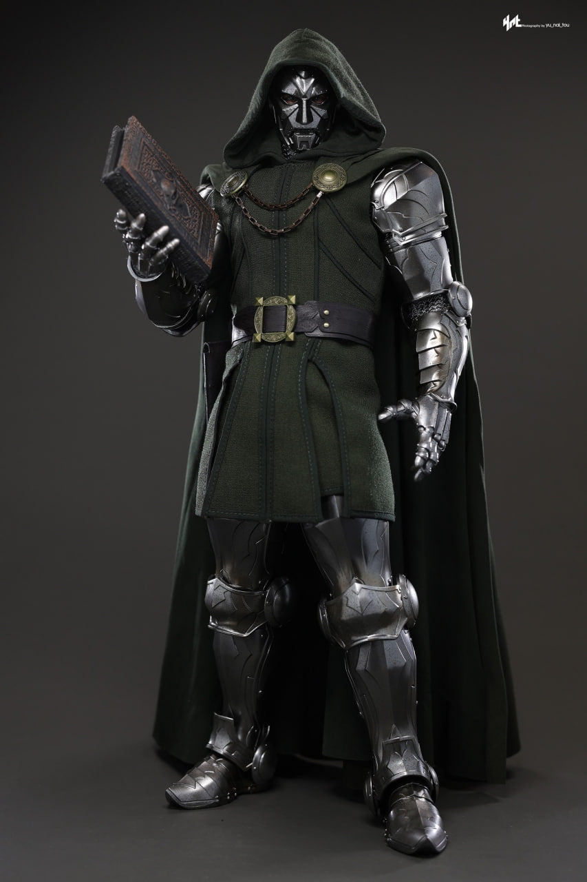 READY🔥Hot Toys CMS022B CMS022 Marvel Comics 1/6th Scale Doctor Doom Collectible Figure Special Edition