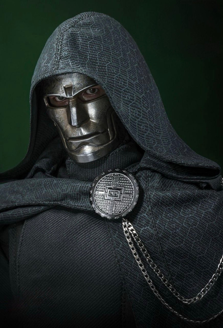 READY🔥Hot Toys MMS902 Avengers: Doomsday Victor Von Doom [Hot Toys Exclusive] 1/6th scale Collectible Figure
