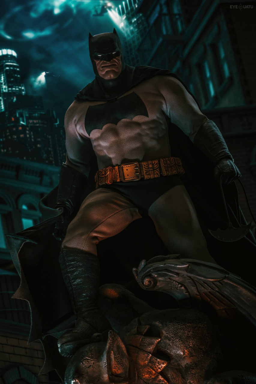 READY🔥Hot Toys CMS024 DC Comic Batman The Dark Knight Returns Batman 1/6 Scale Collectible Figure