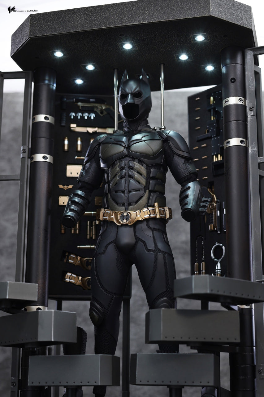 READY🔥Hot Toys MMS750 Batman The Dark Knight - 1/6th scale Batman Armory with Bruce Wayne (2.0) Collectible Set