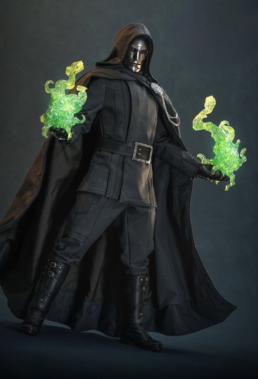 READY🔥Hot Toys MMS902 Avengers: Doomsday Victor Von Doom [Hot Toys Exclusive] 1/6th scale Collectible Figure