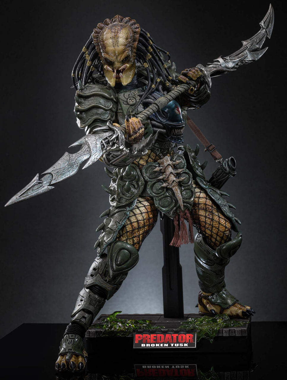 Preorder🔥Hot Toys CMS029B Predator 1/6th scale Broken Tusk Predator Collectible Figure (Special Edition)