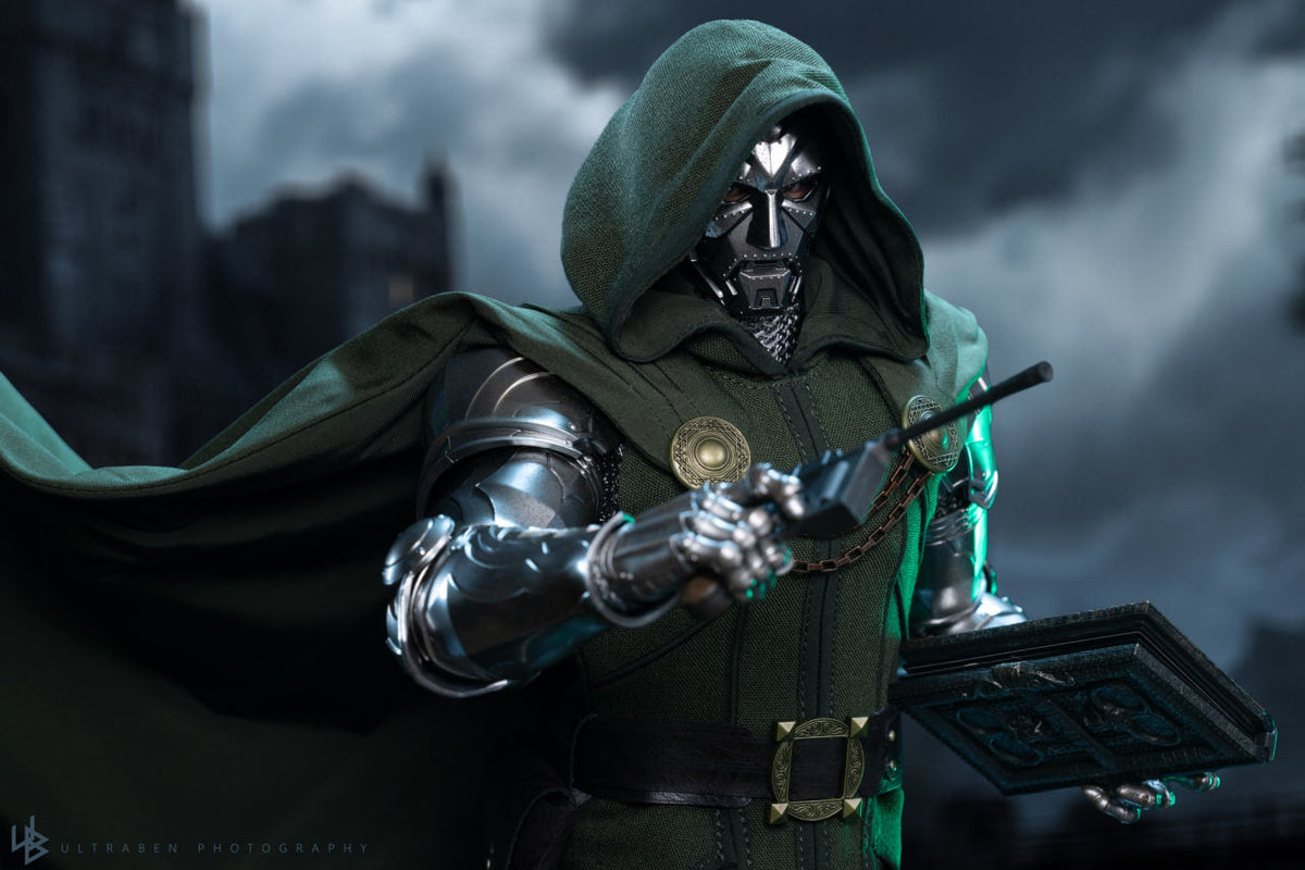 READY🔥Hot Toys CMS022B CMS022 Marvel Comics 1/6th Scale Doctor Doom Collectible Figure Special Edition