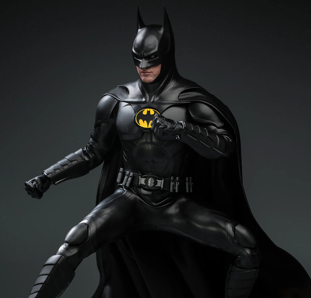 READY🔥Hot Toys MMS712 The Flash – Batman (Modern Suit) 1:6th Scale Collectible Figure