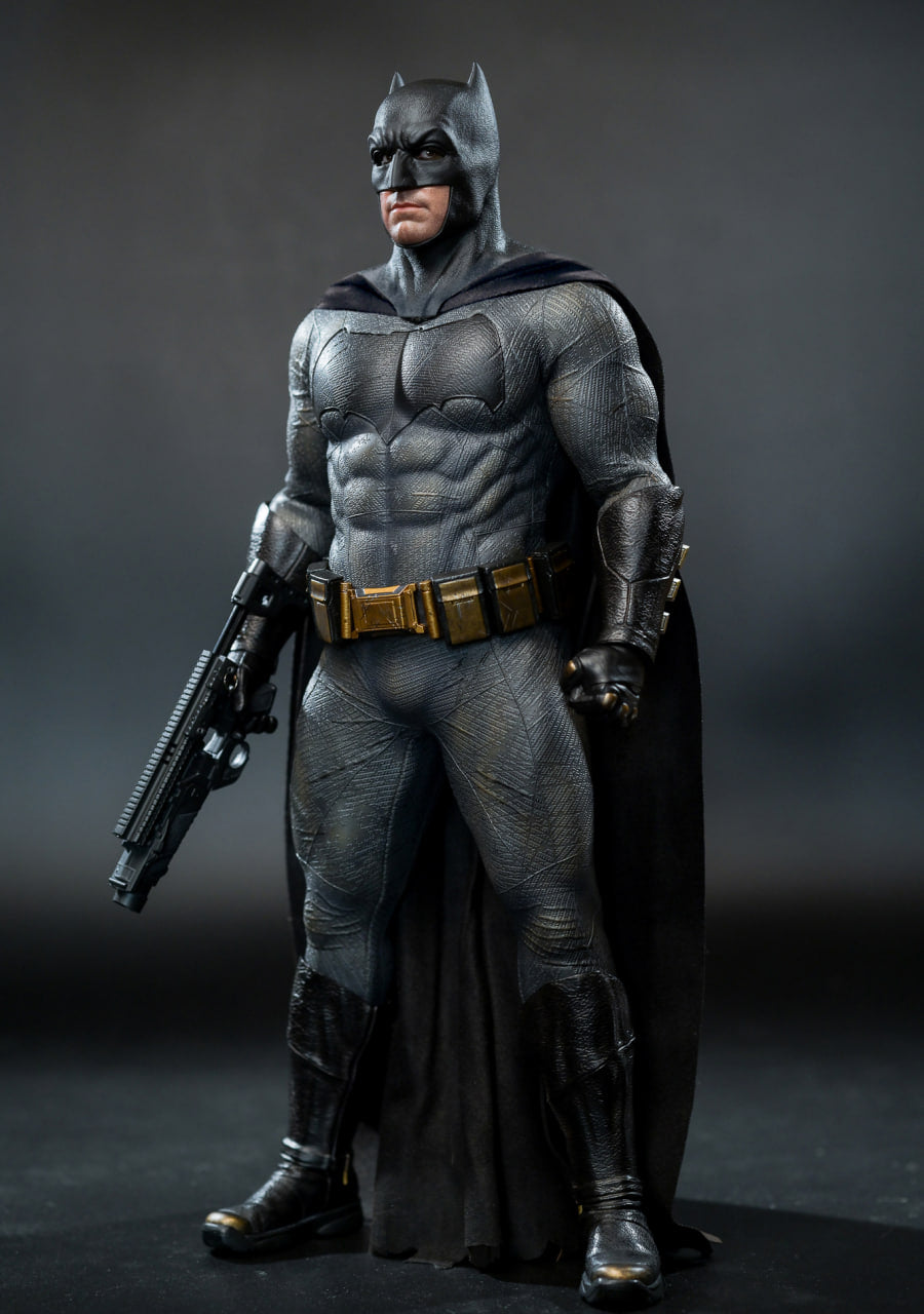 READY🔥Hot Toys MMS731 Batman v Superman: Dawn of Justice - 1/6th scale Batman (2.0) Collectible Figure (Regular Version)