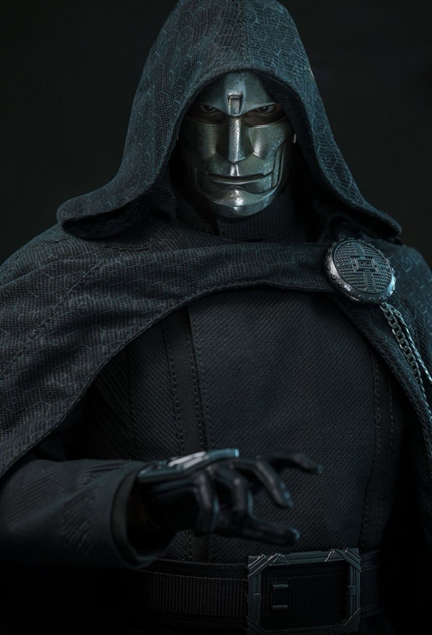 READY🔥Hot Toys MMS902 Avengers: Doomsday Victor Von Doom [Hot Toys Exclusive] 1/6th scale Collectible Figure