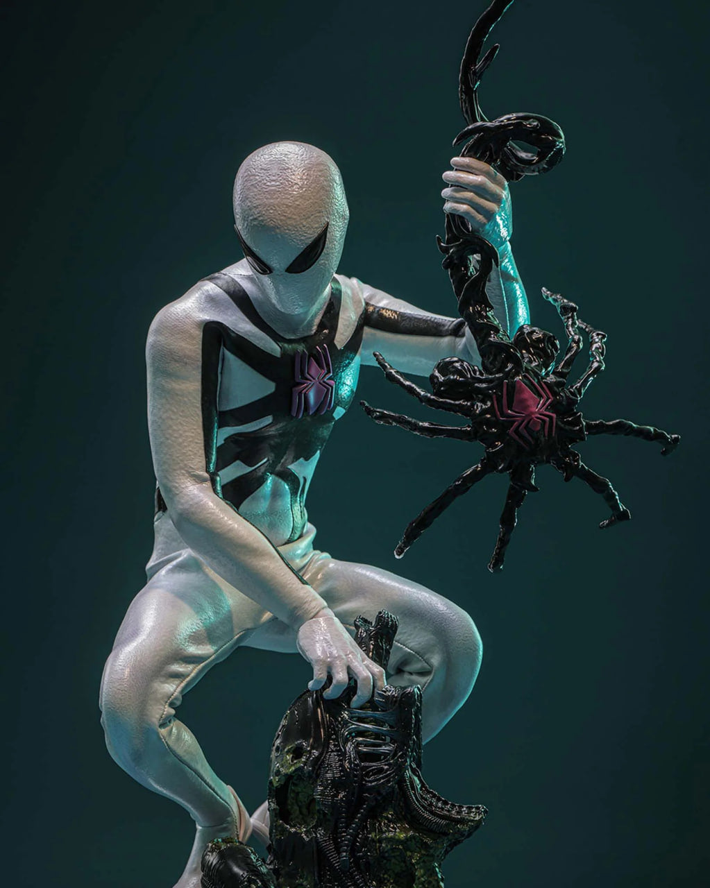 READY🔥Hot Toys CMS027 Aliens Vs. Avengers 1/6th scale Miles Morales (Aliens Vs. Avengers Suit) Collectible Figure [Hot Toys Exclusive]