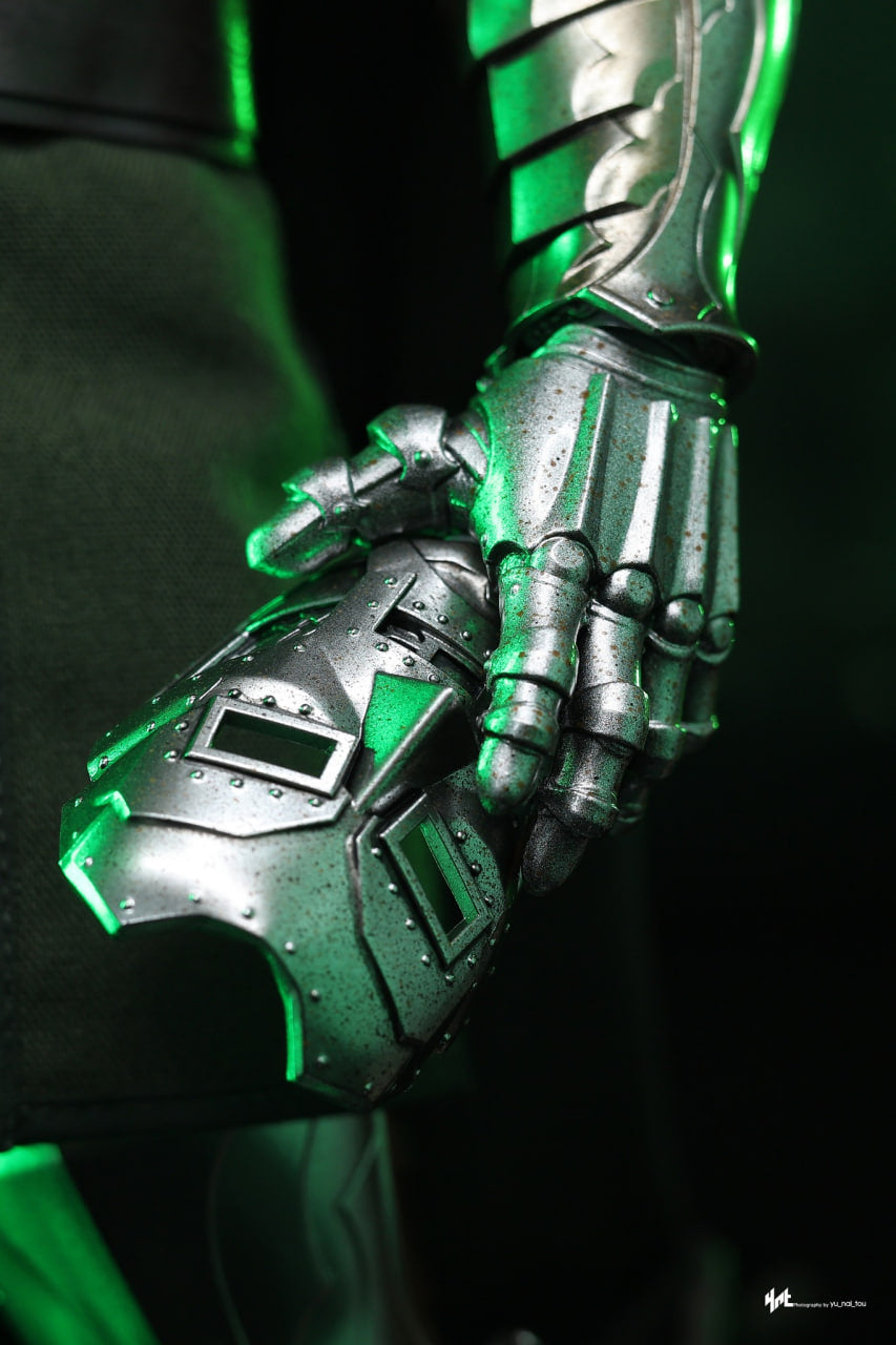 READY🔥Hot Toys CMS022B CMS022 Marvel Comics 1/6th Scale Doctor Doom Collectible Figure Special Edition