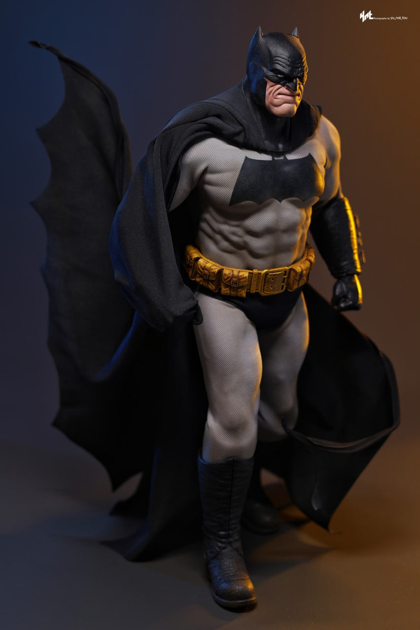 READY🔥Hot Toys CMS024 DC Comic Batman The Dark Knight Returns Batman 1/6 Scale Collectible Figure