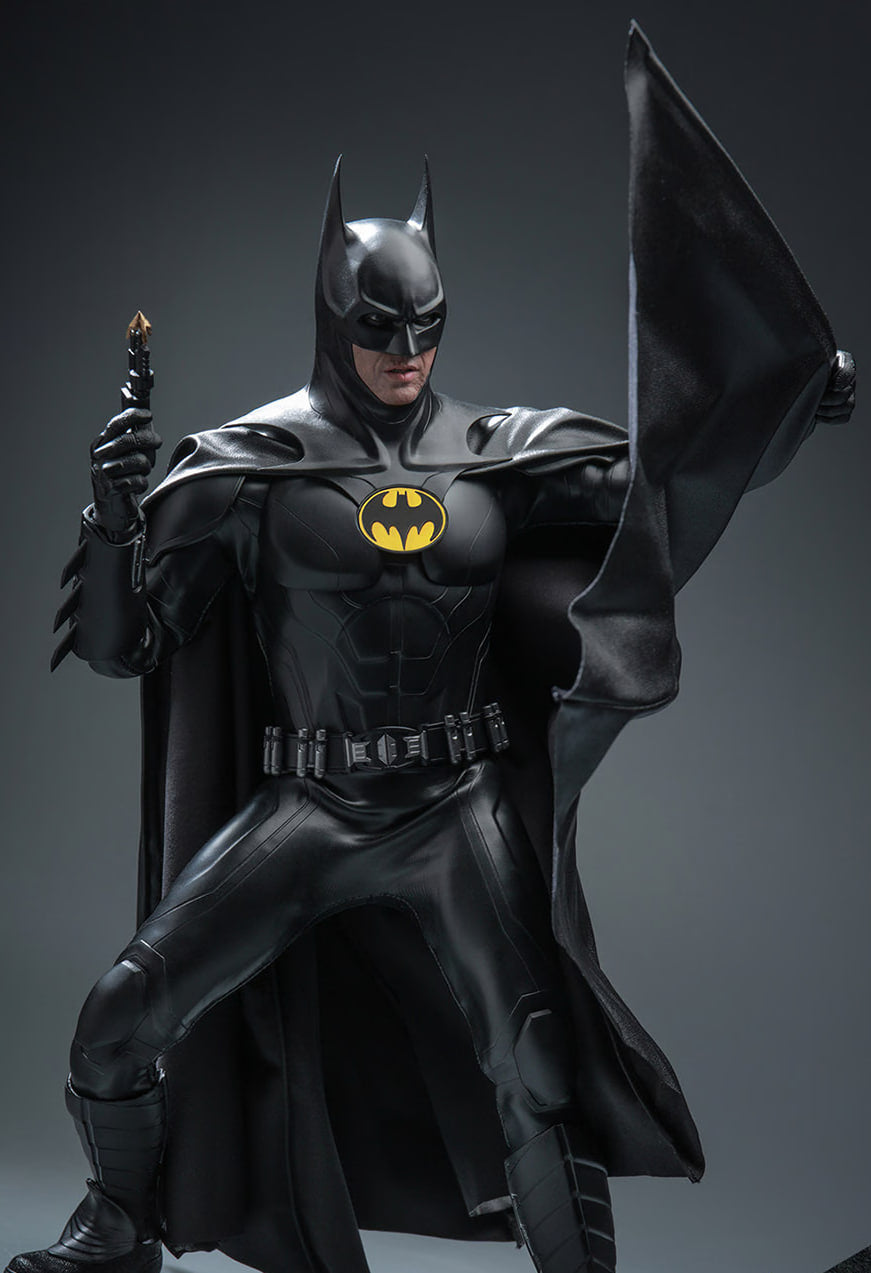 READY🔥Hot Toys MMS712 The Flash – Batman (Modern Suit) 1:6th Scale Collectible Figure