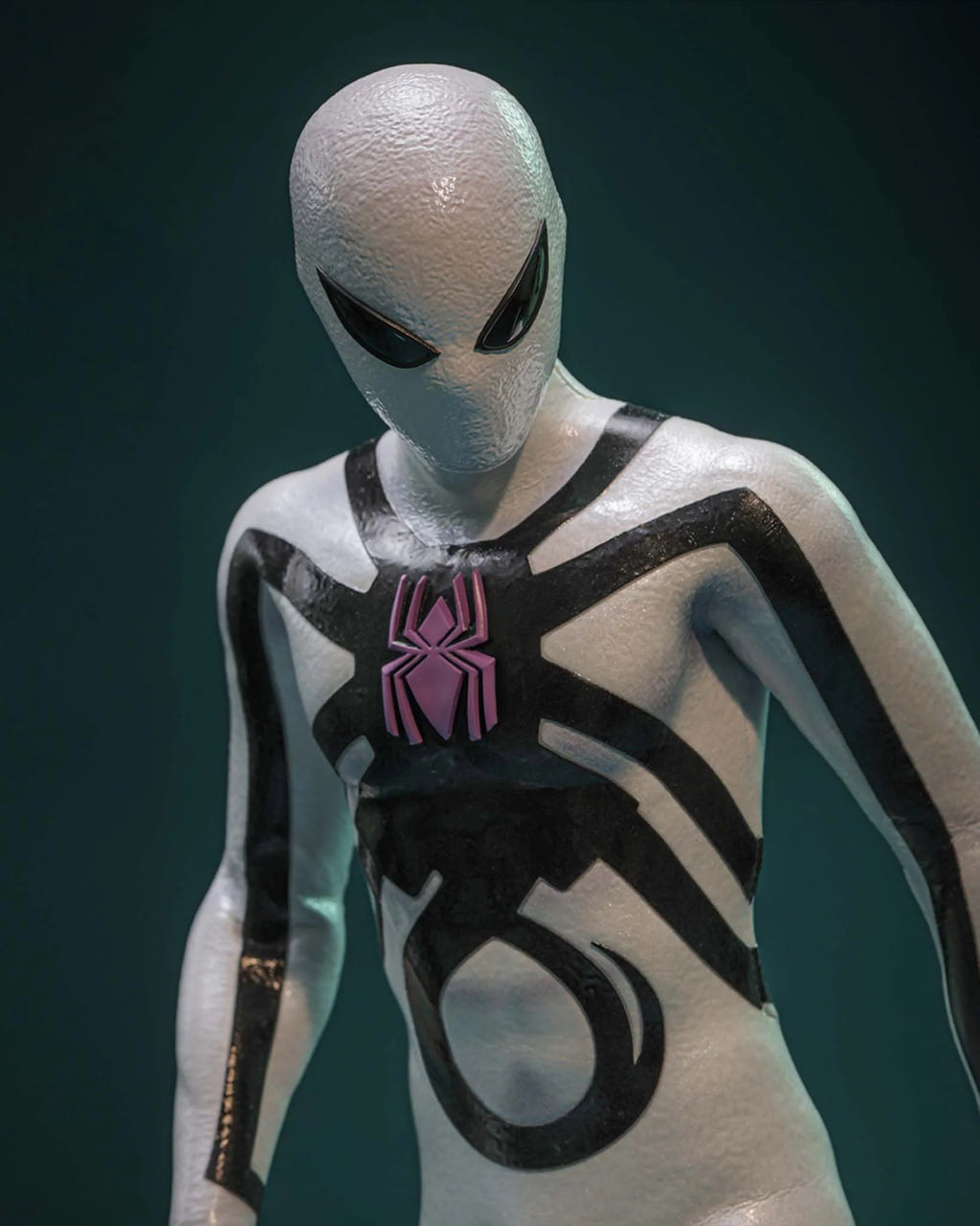 READY🔥Hot Toys CMS027 Aliens Vs. Avengers 1/6th scale Miles Morales (Aliens Vs. Avengers Suit) Collectible Figure [Hot Toys Exclusive]