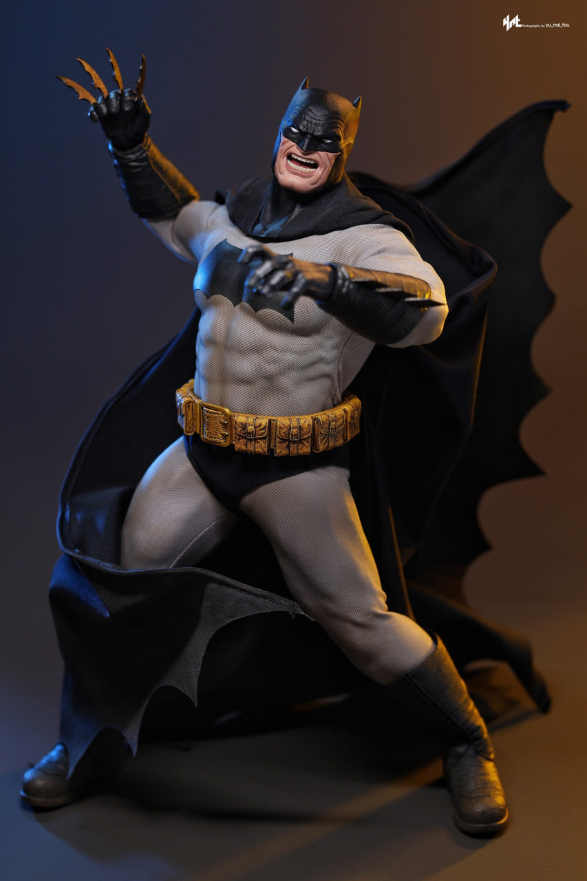 READY🔥Hot Toys CMS024 DC Comic Batman The Dark Knight Returns Batman 1/6 Scale Collectible Figure