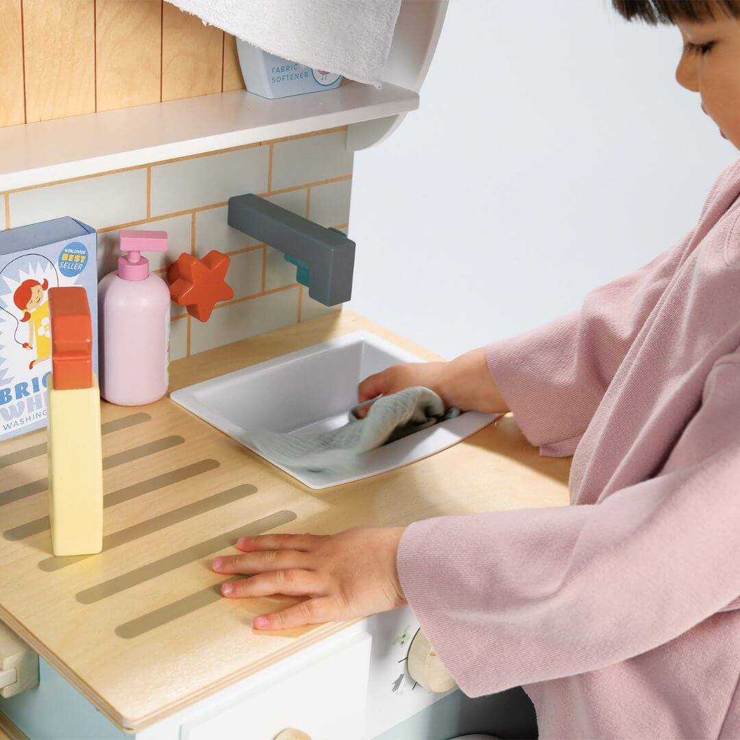 Wooden Laundrette Playset
