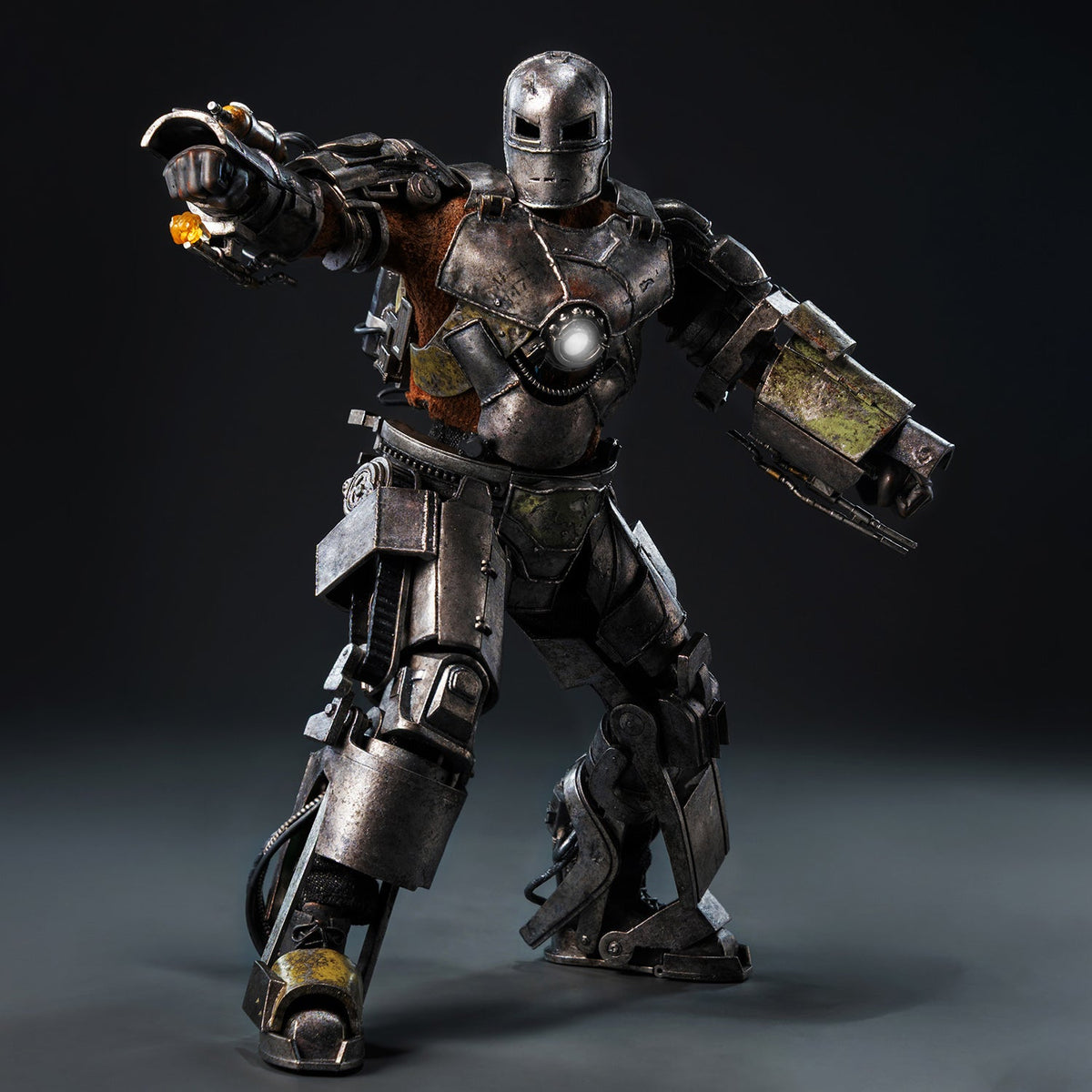 Marvel The Infinity Saga: Iron Man Mark 1 DLX