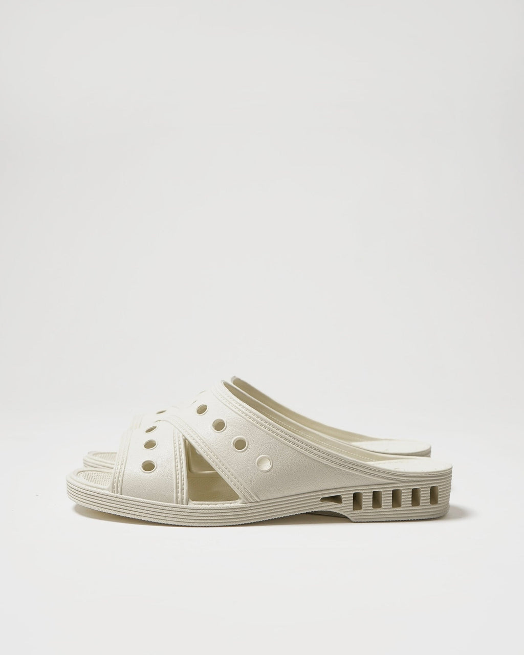 Bench-D PVC Bensan Sandal / White