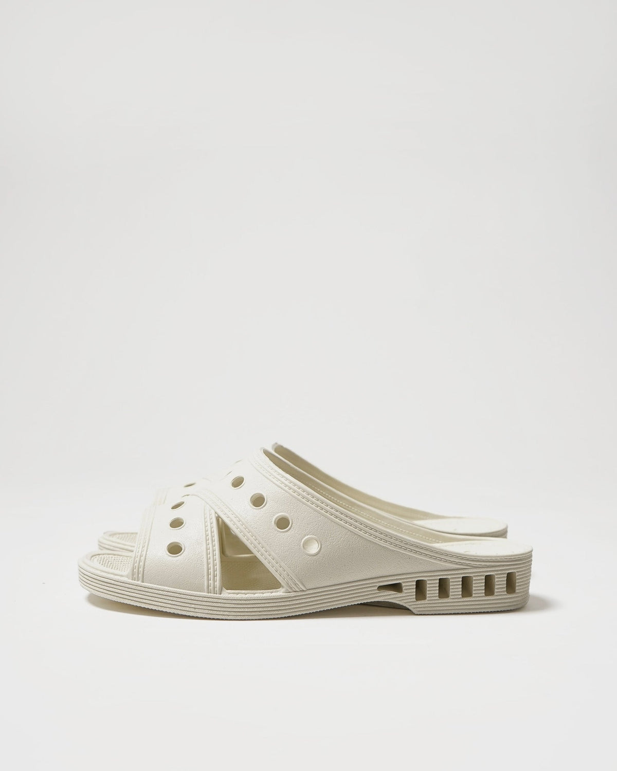 Bench-D PVC Bensan Sandal / White