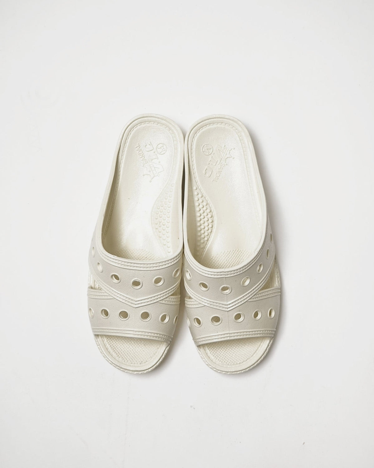 Bench-D PVC Bensan Sandal / White