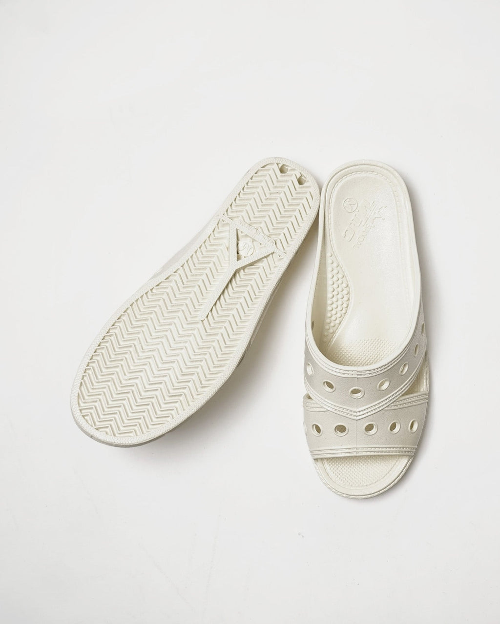 Bench-D PVC Bensan Sandal / White