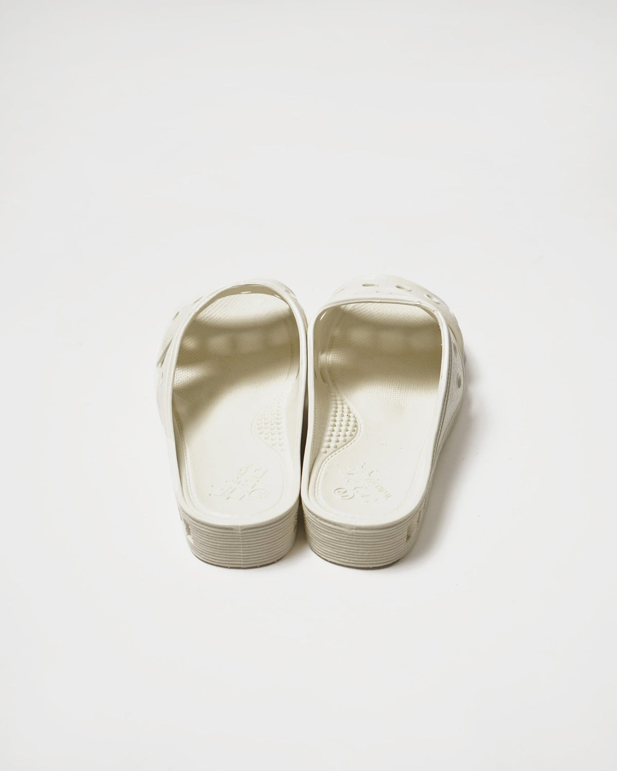 Bench-D PVC Bensan Sandal / White